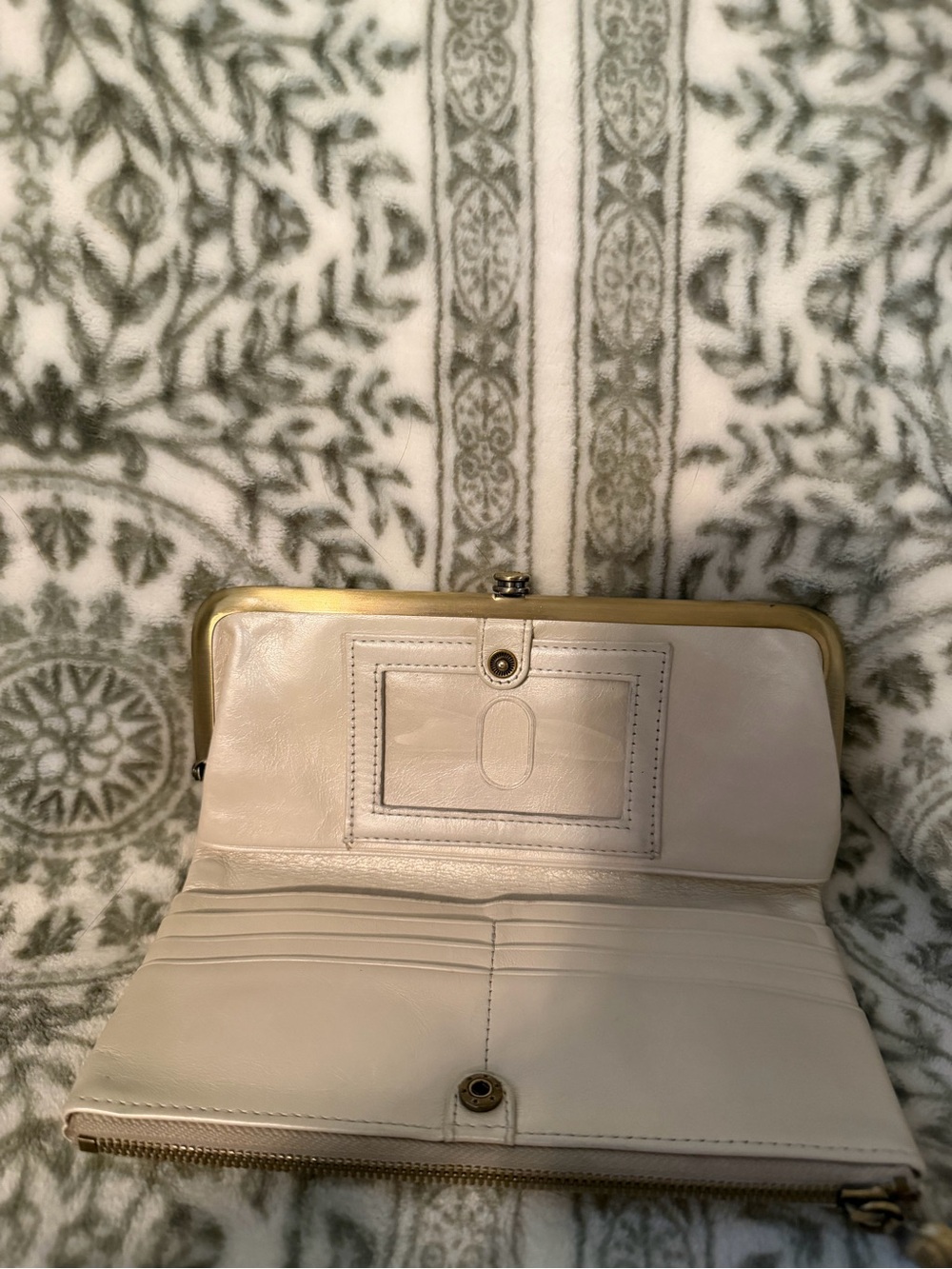 Hobo International Pearl Ivory Leather Frame Clutch/Wallet - Picture 5 of 8